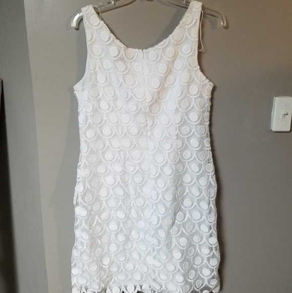 White dress - Picture 3 of 4